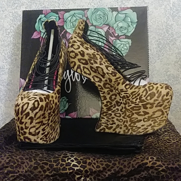 NIB TaylorSays Leopard Pumps - Picture 4 of 8